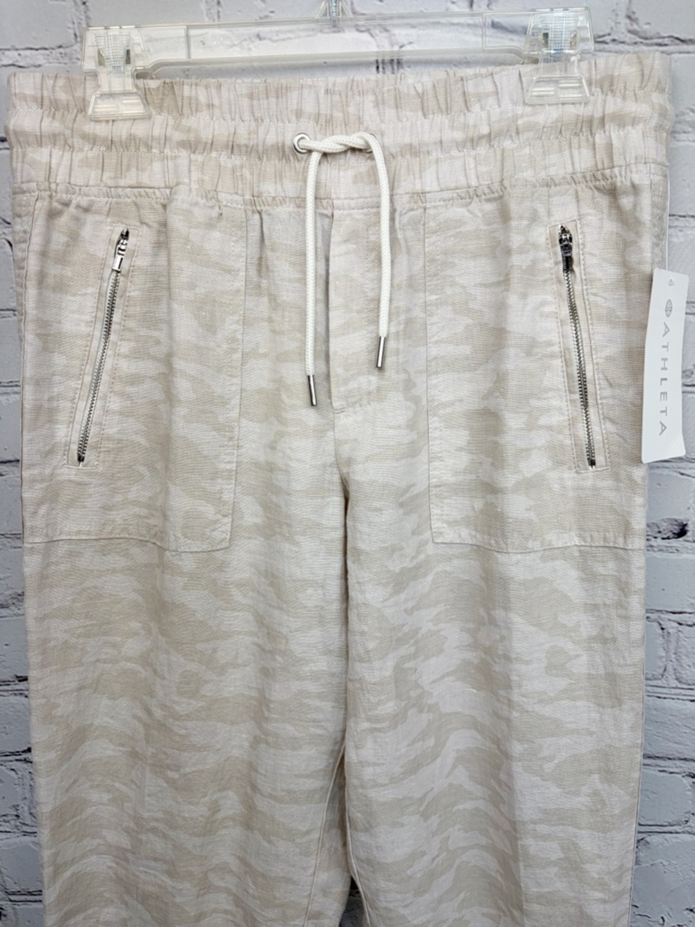 NWT Athleta Cabo Tide Linen Jogger Neutral Camo Sz 6 Tall - Picture 4 of 15
